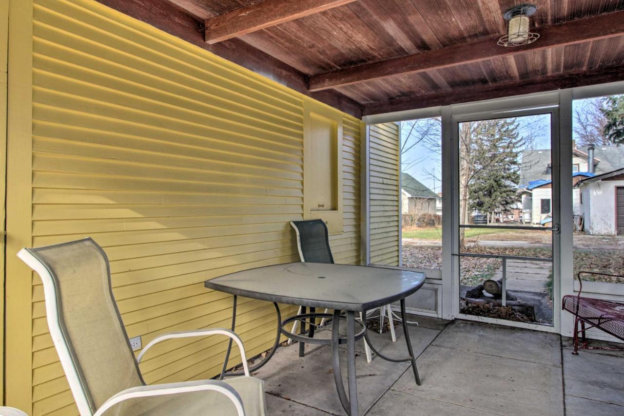 Cozy Appleton Getaway With Screened-In Porch And Yard! Exterior photo